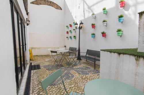 Bica Patio 3BDR Duplex by LovelyStay 3
