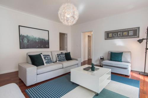 Bica Patio 3BDR Duplex by LovelyStay 1