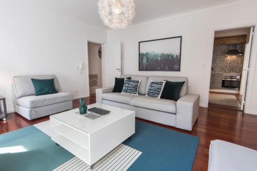 Bica Patio 3BDR Duplex by LovelyStay 3