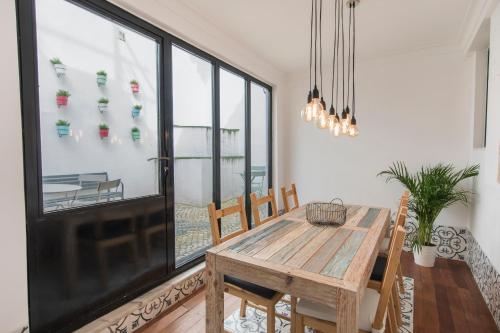 Bica Patio 3BDR Duplex by LovelyStay 1