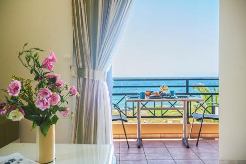 Nanakis Beach Luxury Apartments - image 6