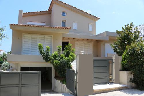  75m2 house with BBQ & parking, Pension in Rafina