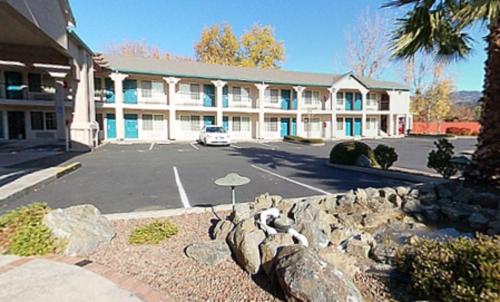 Cloverdale Wine Country Inn & Suites