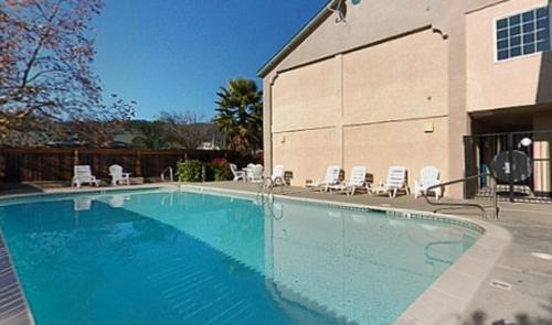 Cloverdale Wine Country Inn & Suites