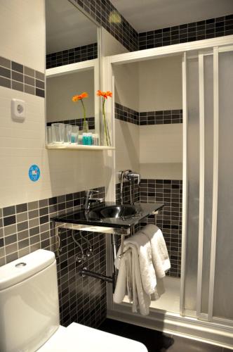 Hostal Castilla II Puerta del Sol - image 3