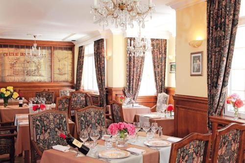 Étterem, Logis Hotel & Restaurant - Le Chateau Des Tourelles 3 etoiles in Le Wast