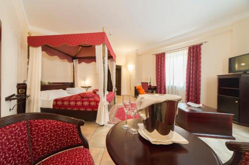 Hotel Castello Torre in Pietra in Пьєтрадефусі