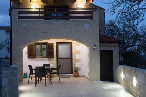  Irini's Home in Melissouryíon