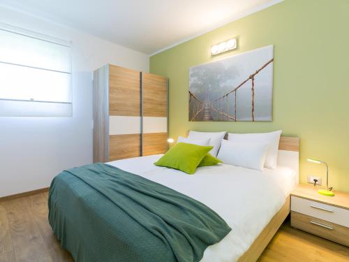 Pool Premium Apartment in Marasi