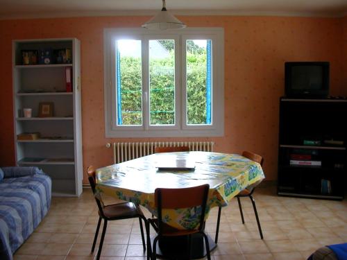 Jagatud salong / TV-ala, Gîte de Kérisuit (Gite de Kerisuit) in Theix