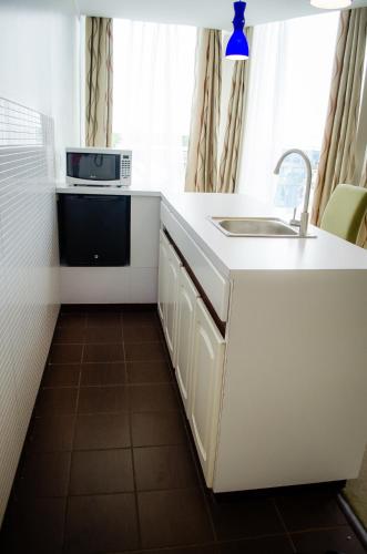 Deluxe King Suite image 7