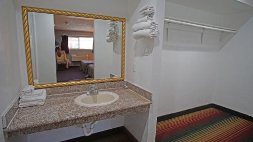 Los Angeles Inn & Suites - LAX