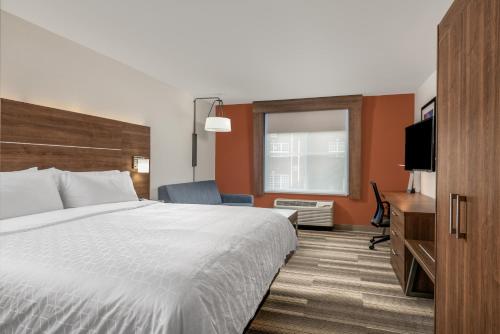Standard King Room with Sofa Bed - Non-Smoking