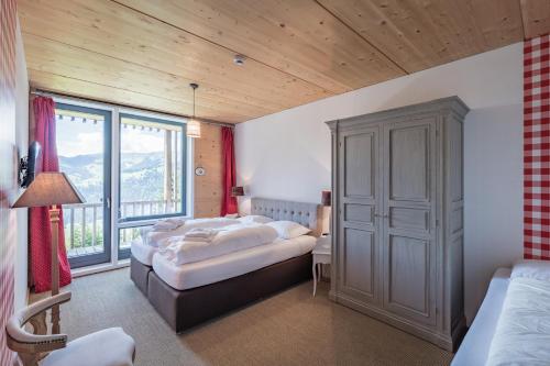 3 twin beds