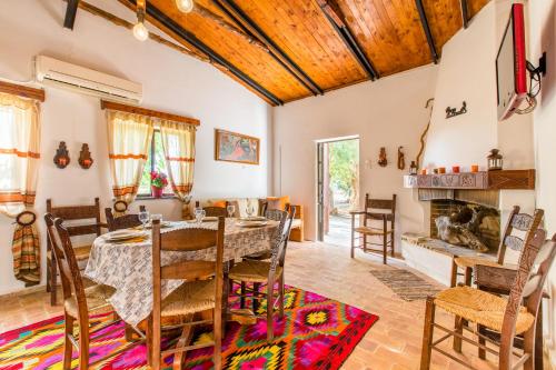Aadonis traditional house on the Sea - Crete