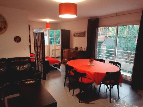 3 bedrooms, 5 beds