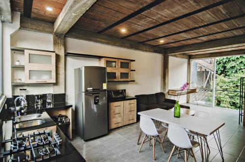 Cali Moonshine Boutique Hostal 3-Star Hotel restaurant