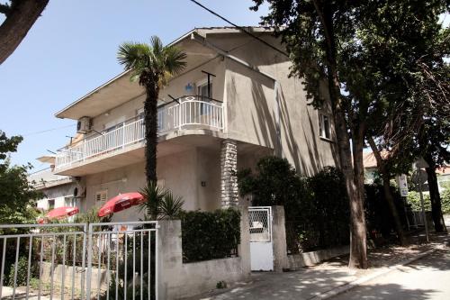  Spacious Apartment near sea, Split and Trogir, Pension in Kaštela