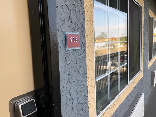 American Inn & Suites LAX Airport - image 6