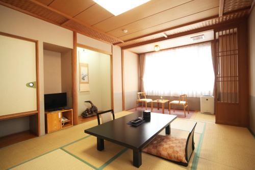 Japanese-Style Quadruple Room with Private Bathroom