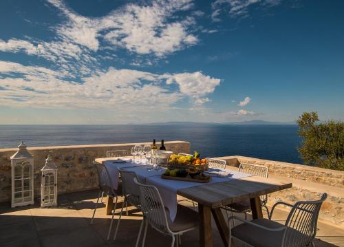 150895186 BASSA MAINA Villas & Suites