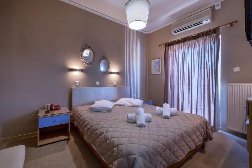 Hotel Taxiarhis Hotel Taxiarhis is conveniently located in the popular Vranas area. Offering a variety of facilities and services, the property provides all you need for a good nights sleep. Daily housekeeping, 24-h