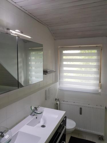 Ruhig gelegenes Objekt mit 3 großartig ausgestatteten Apartments-Netflix,Terrasse Balkon, Waschmasch