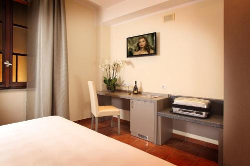 Hearth Hotel - image 7