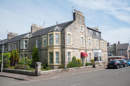 Lomond Guest House in Leven