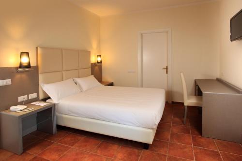 Hearth Hotel - image 13
