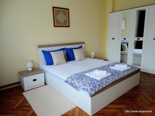 Old Center Apartment - image 6