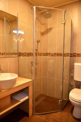 Avenia - image 13