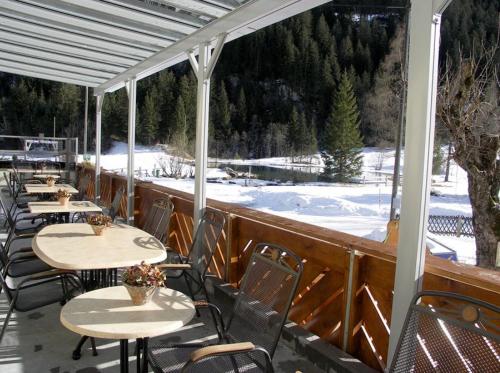 Terraza/balcón, Hotel Des Alpes in Kandersteg