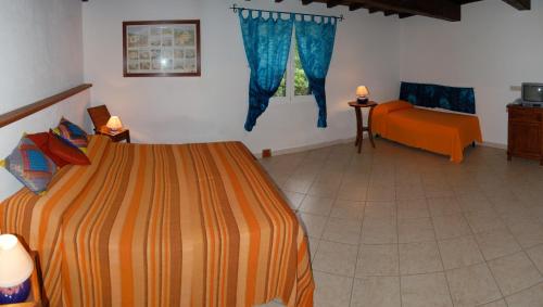 1 queen bed, 1 twin bed