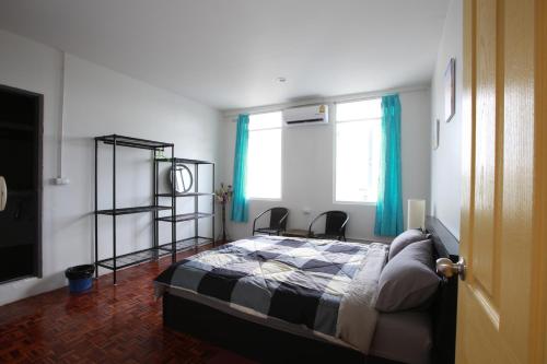 room detail thumbnail 1