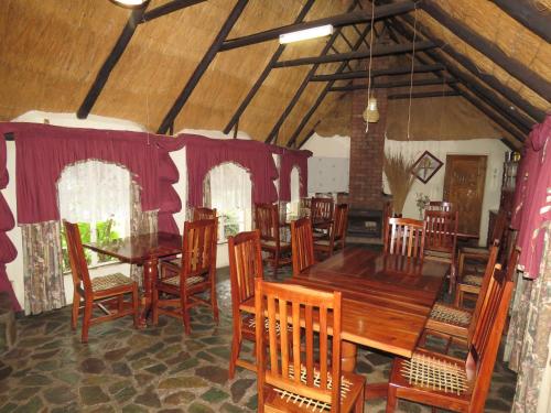 ห้องอาหาร, Parrot Lodge in บูลาวาโย