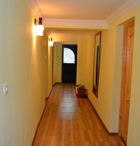 Nunu's Guesthouse in 茨卡爾圖博