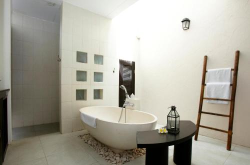 Three-Bedroom Villa with Private Pool image 9