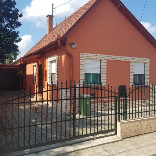  Évi Vendégház, Pension in Hajdúszoboszló