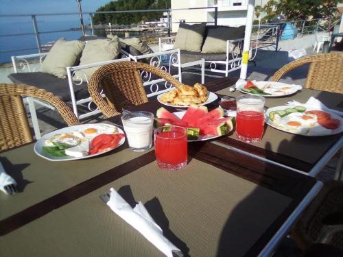 British Hotel – Himarë, CA
