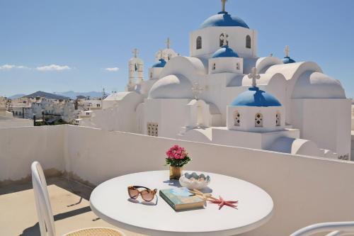  Icons & Dreams in Naxos Chora