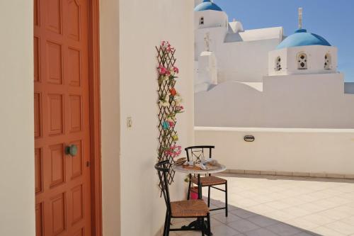  Icons & Dreams in Naxos Chora