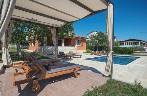 Two-Bedroom Holiday Home image 2