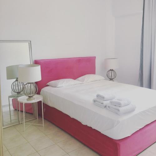 Maggana Residence Located in Argostoli, Maggana Residence is a perfect starting point from which to explore Kefalonia. The property offers a wide range of amenities and perks to ensure you have a great time. Service-mi