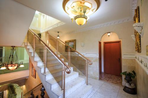 Hashimi Hotel near Rock Dóm