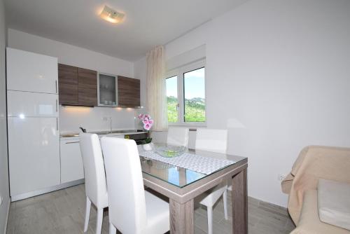 Apartment Anića Kuk - image 3