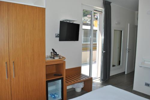 2 bedrooms, 3 beds