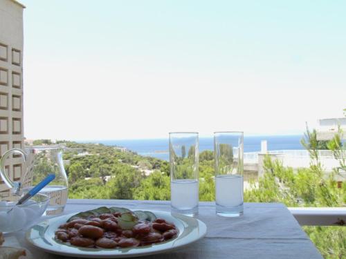  Seaview spacious apt in Vouliagmeni 5' walk to sea, Pension in Athen bei Athen