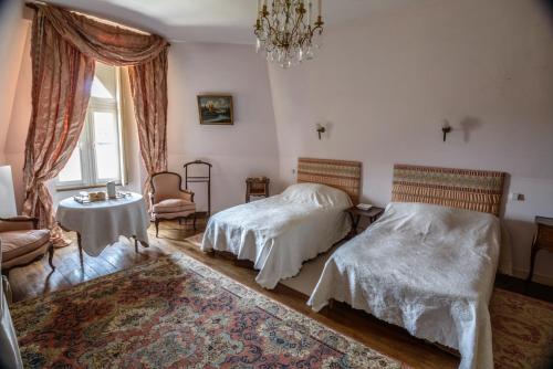 Manoir De La Chouanniere in Montreuil-sur-Maine