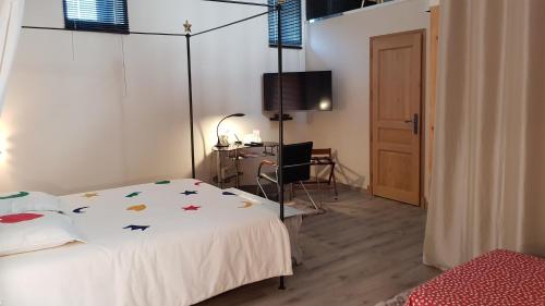 บริการและสิ่งอำนวยความสะดวก, Au Coq Bleu in อิสซัวร์